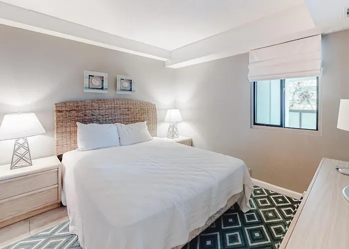 Sunny & Modern Near The With Balcony Pools & Gym *
