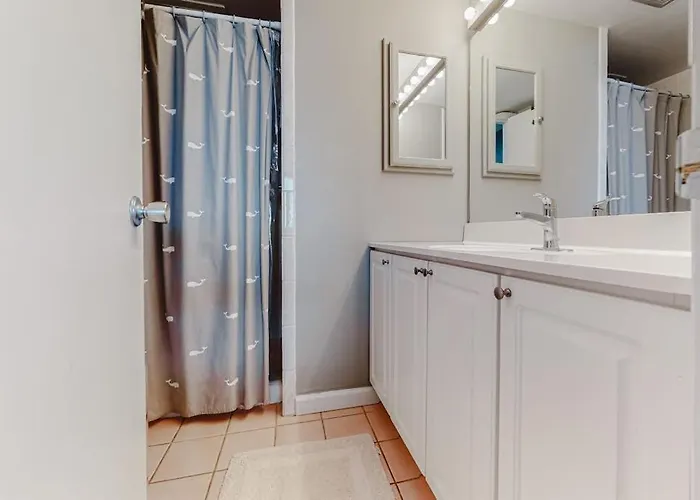 Holiday home Sunny & Modern Near The With Balcony Pools & Gym Ocean City