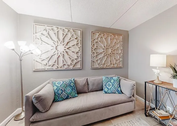 Sunny & Modern Near The With Balcony Pools & Gym