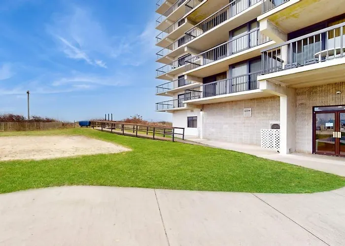 Sunny & Modern Near The With Balcony Pools & Gym *